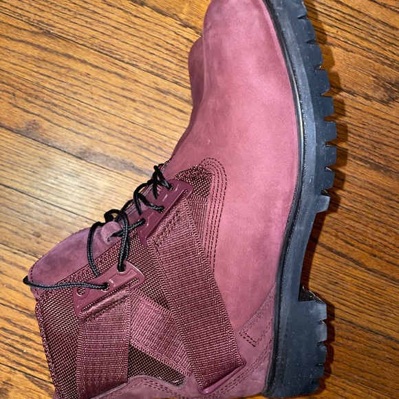 Timberland Boots Men’s size 9 color, burgundy, only worn once - Picture 4 of 6